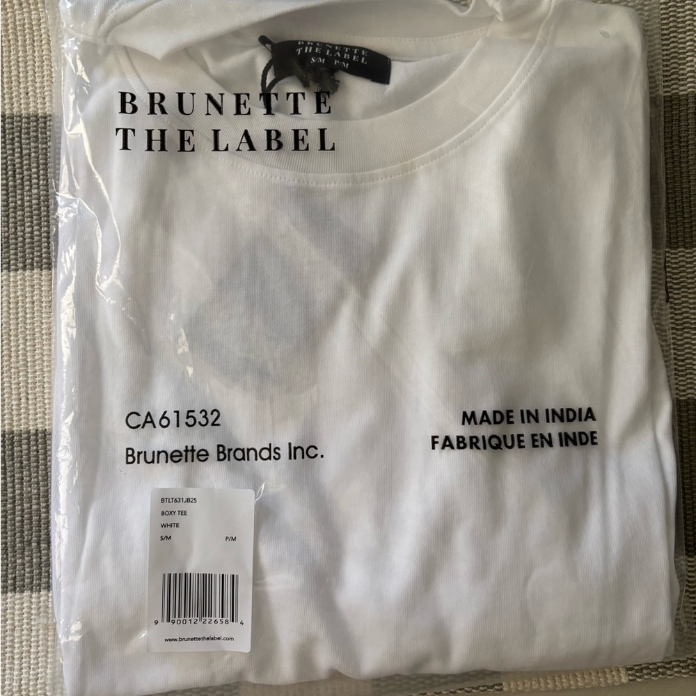 JILLY BOX Brunette The Label Classic White Tee